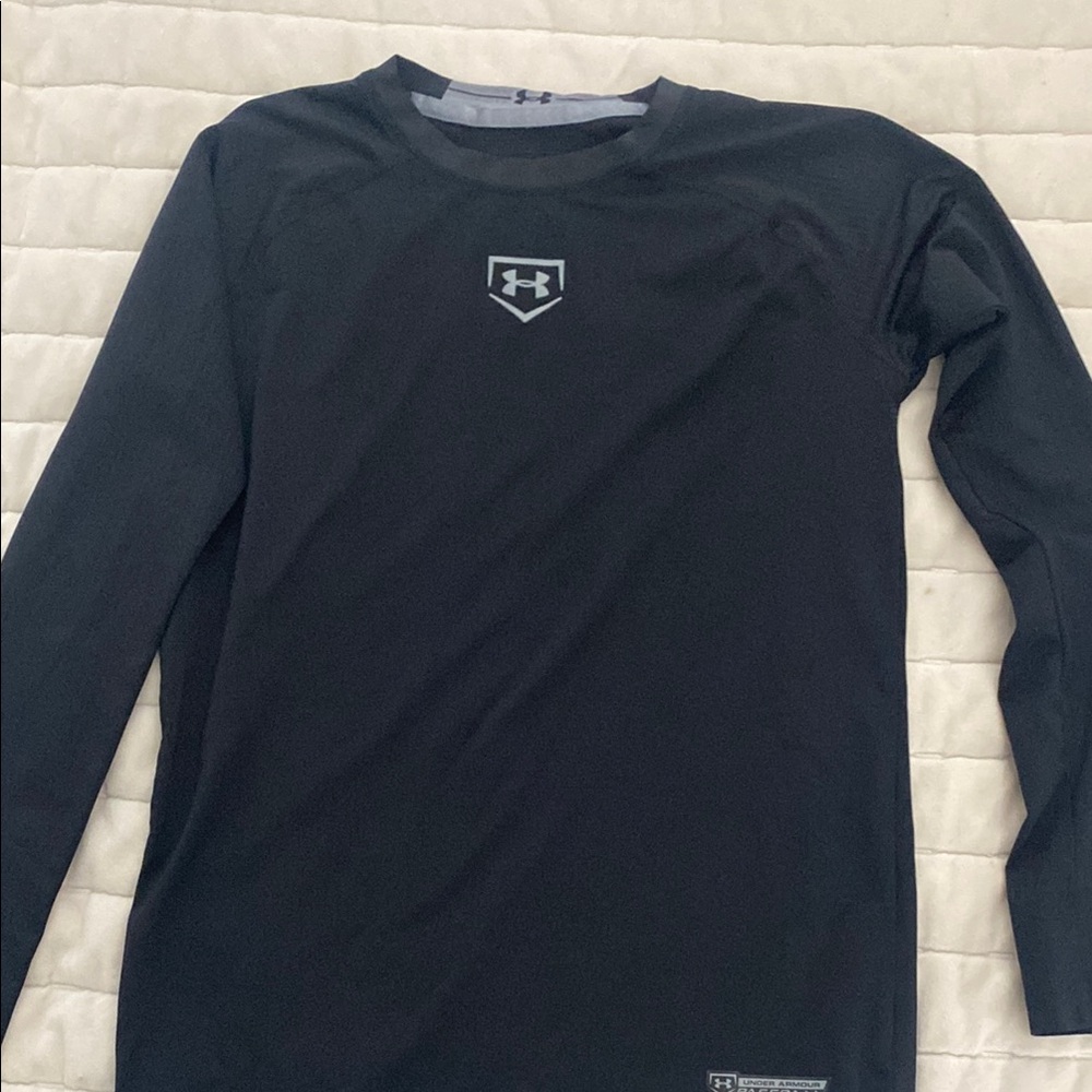 Under Armour kids Black Long Sleeve Baseball, size medium